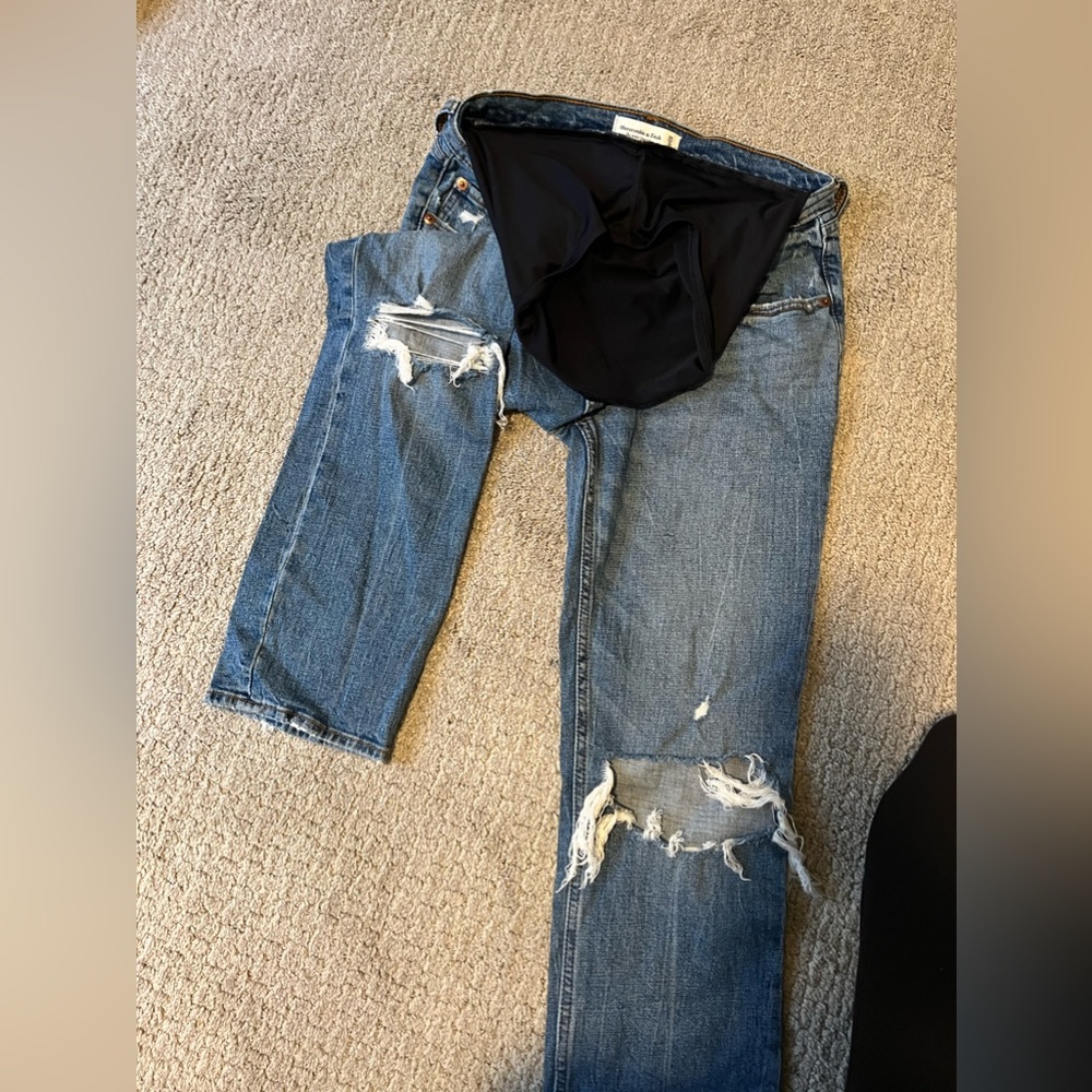 Maternity A&F mom jeans | worn 3 times, great condition
